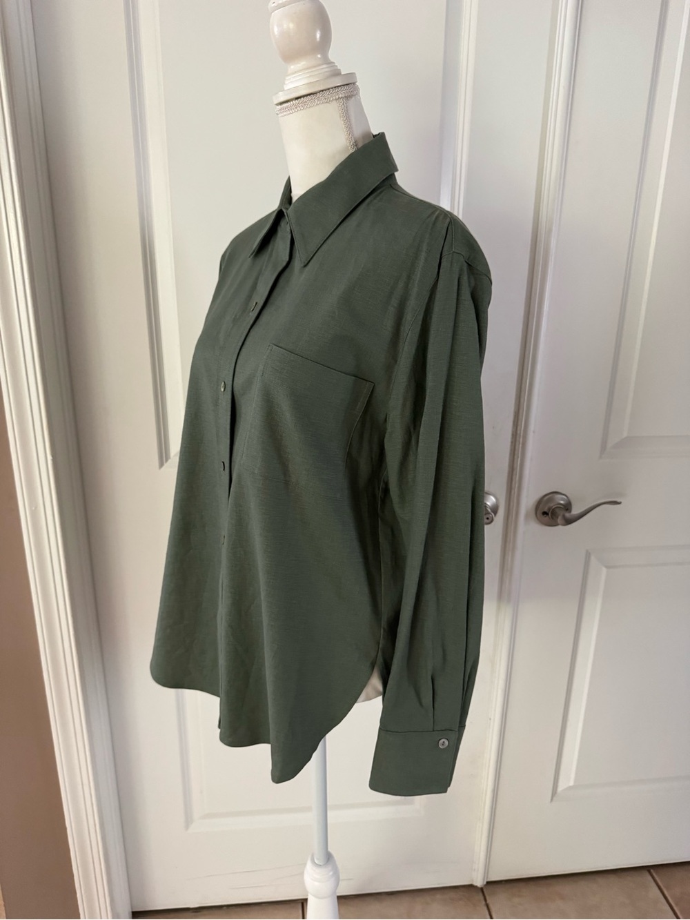 Vince Long Sleeve Linen Blend Button-Up Shirt in Sea Fern. Size M. MSRP $298 - Picture 10 of 17